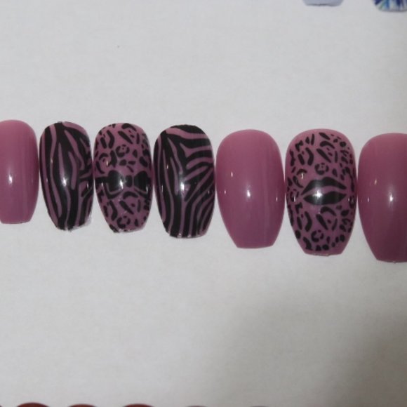 Pink leopard and zebra print- press on nail set - Picture 4 of 6